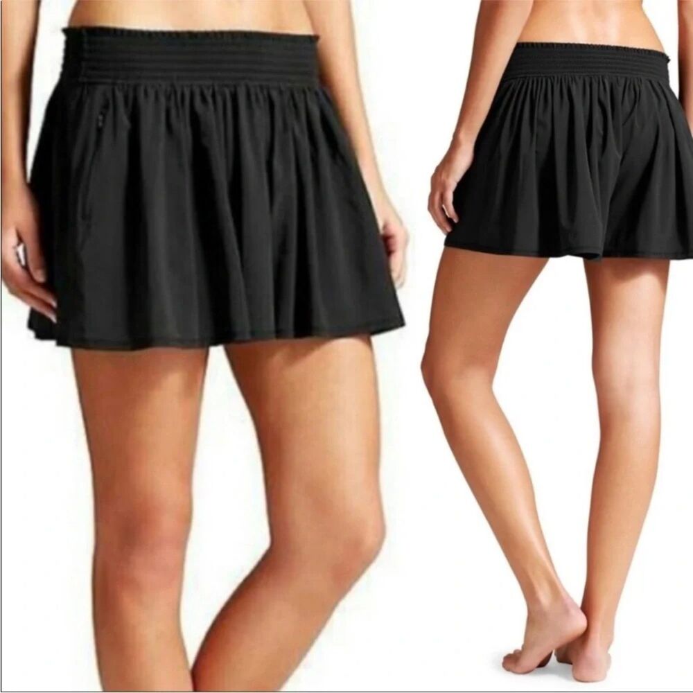 Athleta Sneaky Short in Black, Medium (C7)